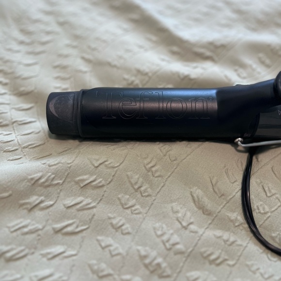 Remington  Curling Iron  Relaxed Curls - Picture 3 of 4